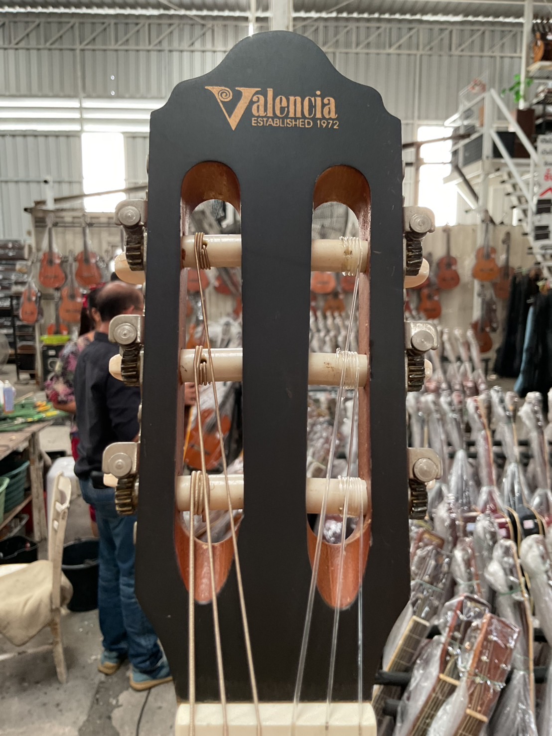 กีต้าร์คลาสสิค Valencia : VC204H