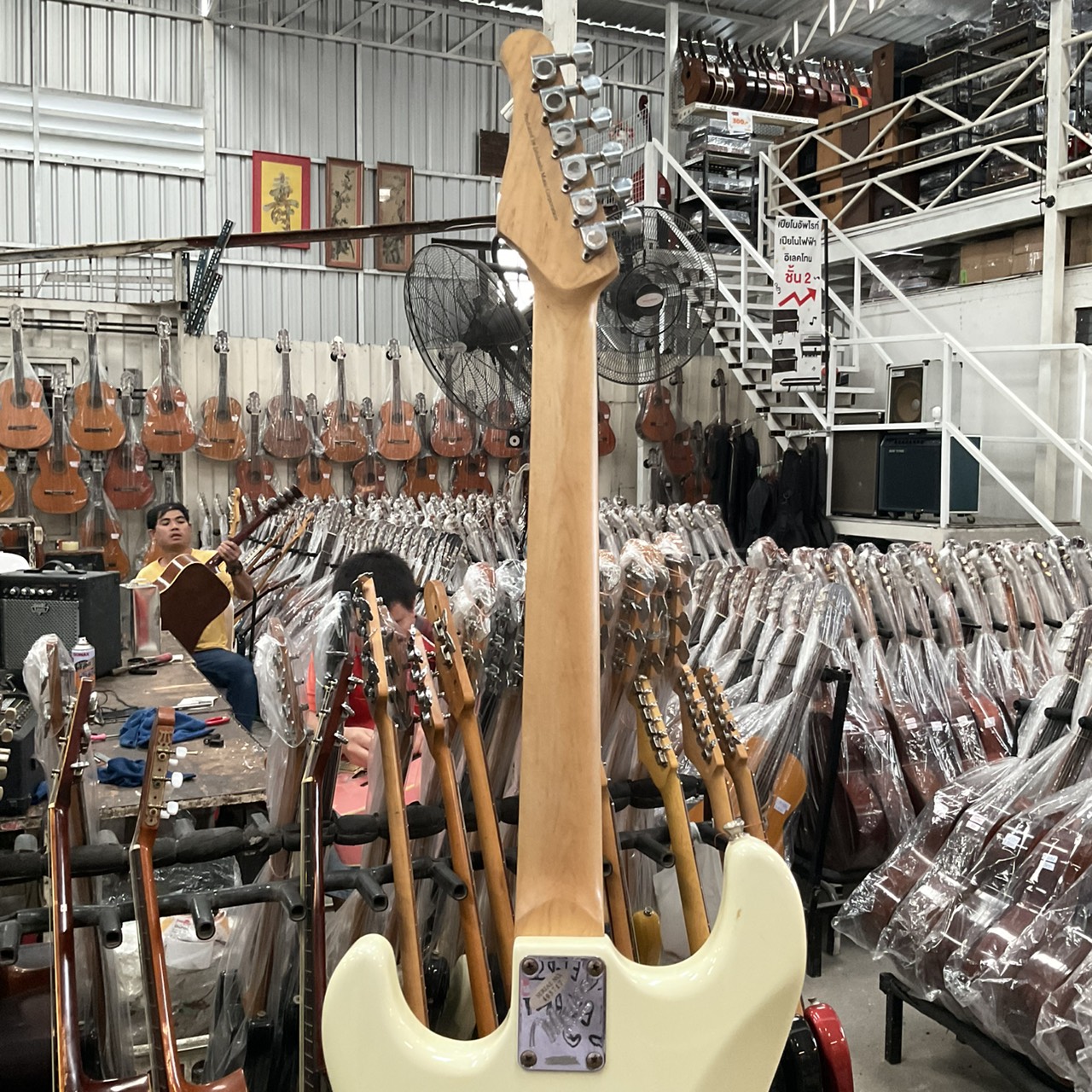 กีต้าร์ไฟฟ้า Mavis