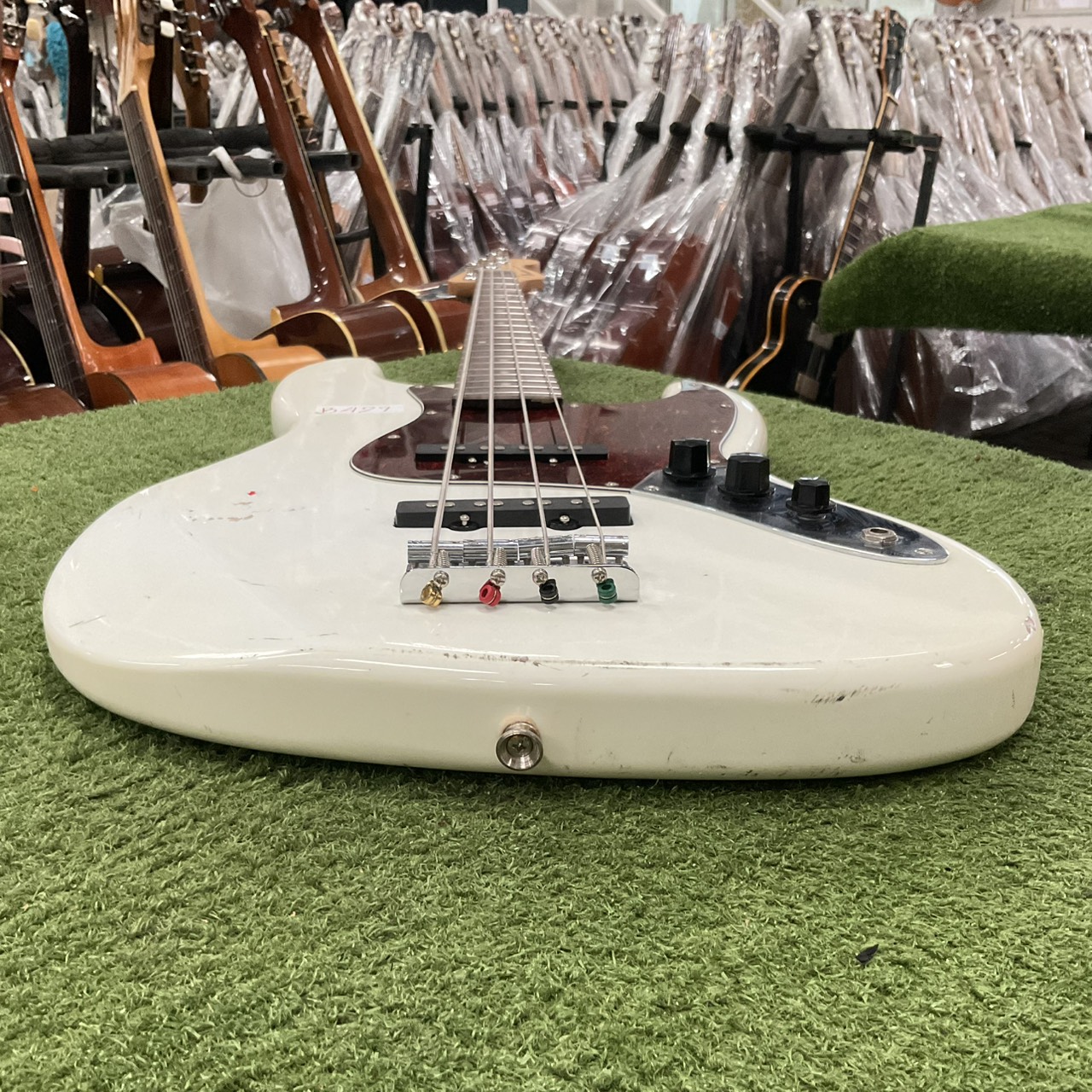 กีต้าร์เบส Mavis