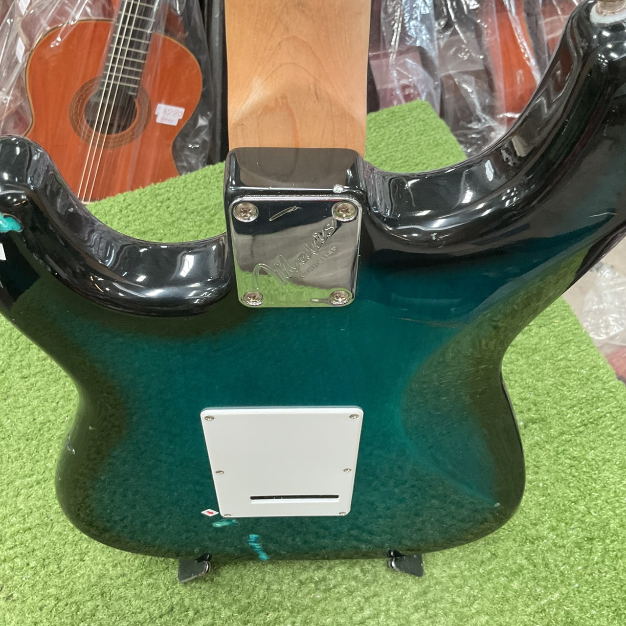 กีต้าร์ไฟฟ้า Mavis