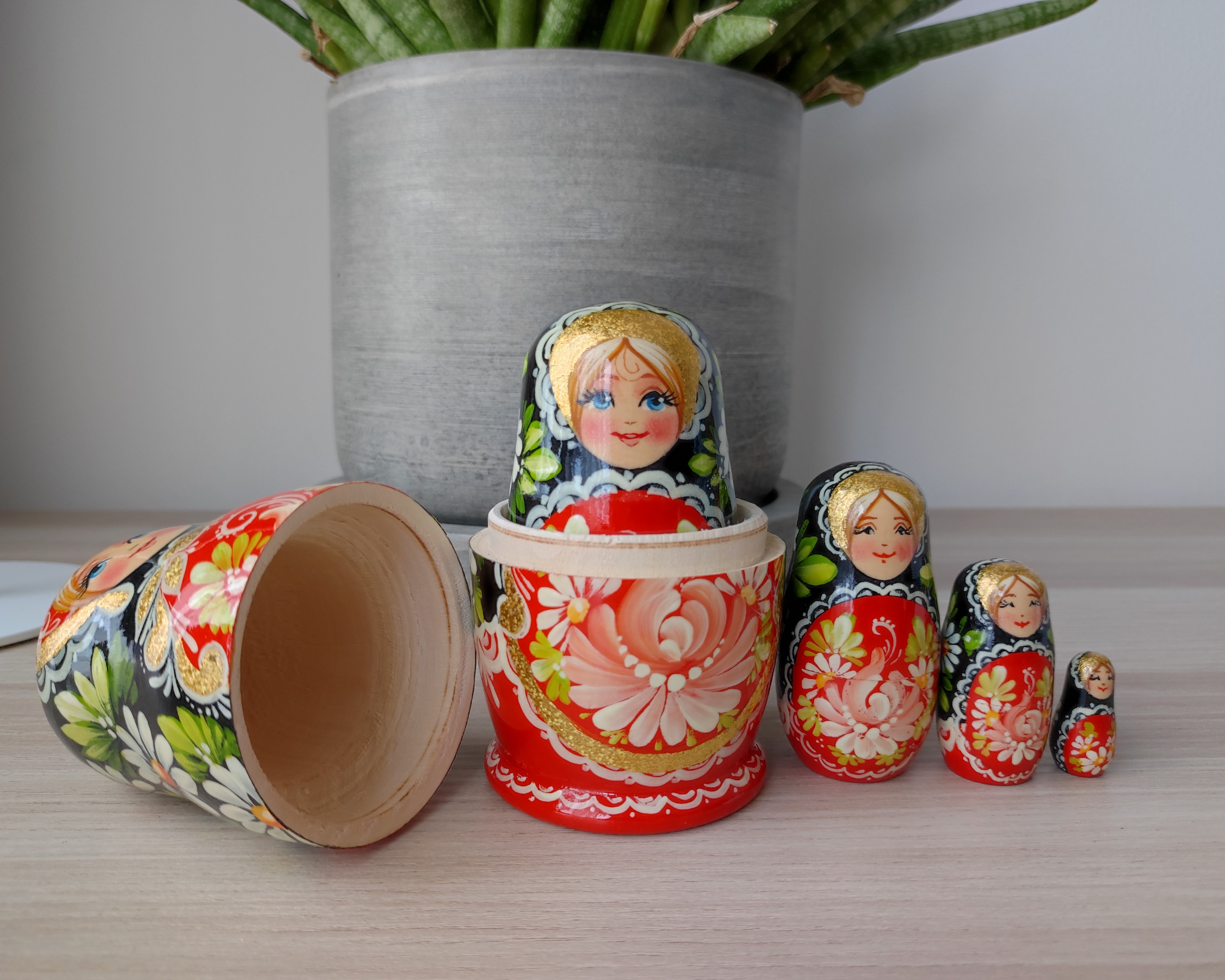 ตุ๊กตาแม่ลูกดก (Matryoshka) - From Russia With Love "Black&Red"