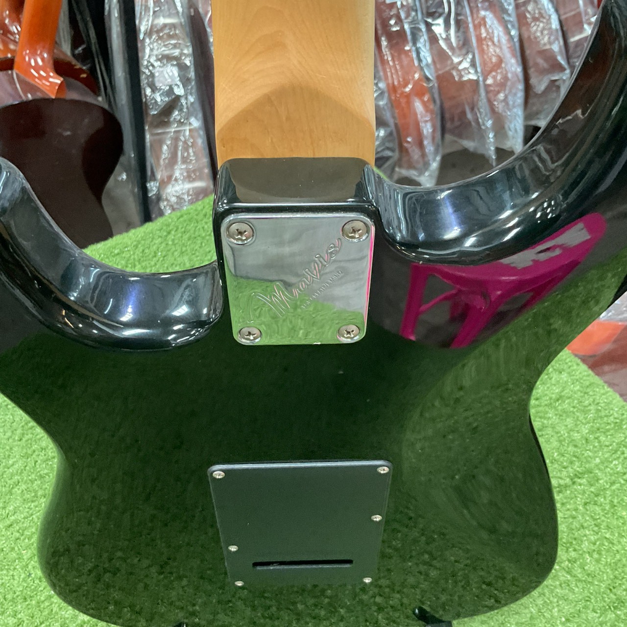 กีต้าร์ไฟฟ้า Mavis