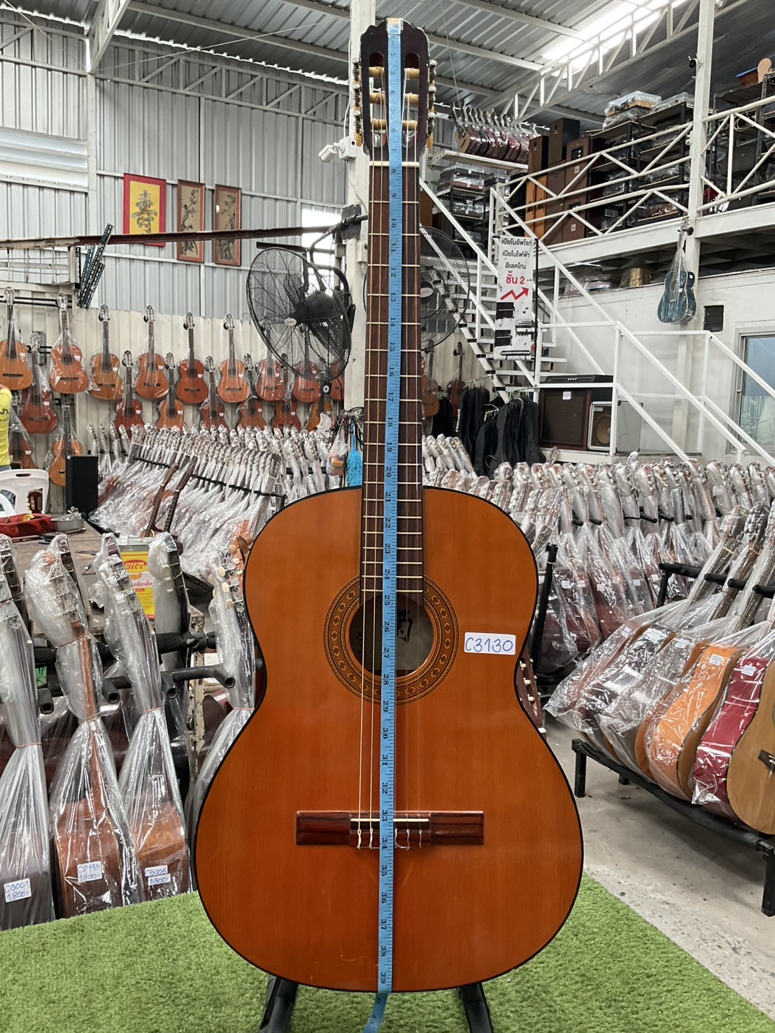 กีต้าร์คลาสสิค ยี่ห้อตามภาพ