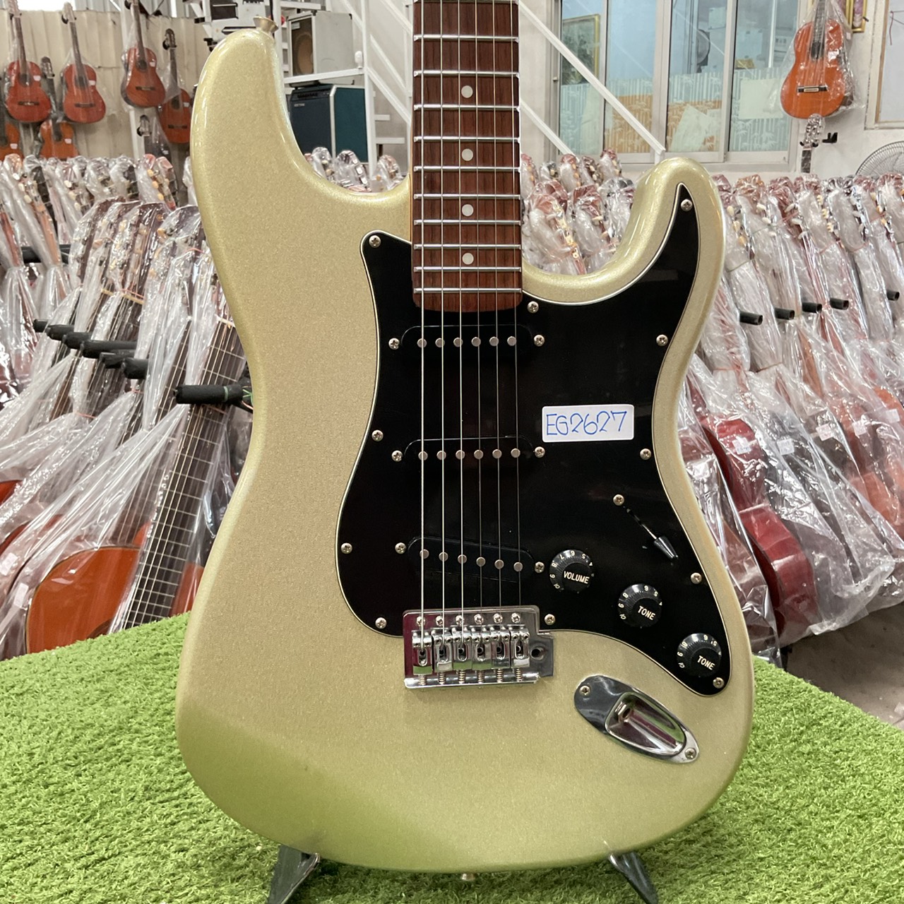 กีต้าร์ไฟฟ้า Mavis