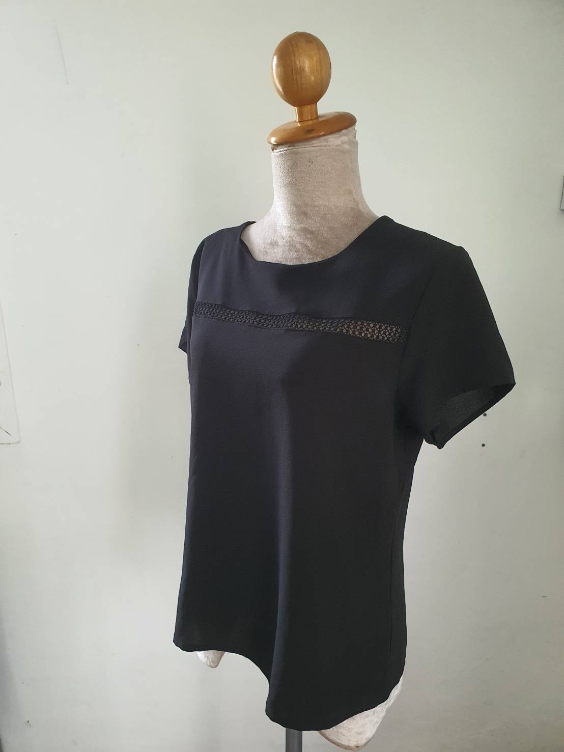 FF05639 เสื้อแฟชั่น สีดำ มือสอง แบรนด์ LABOLATORY