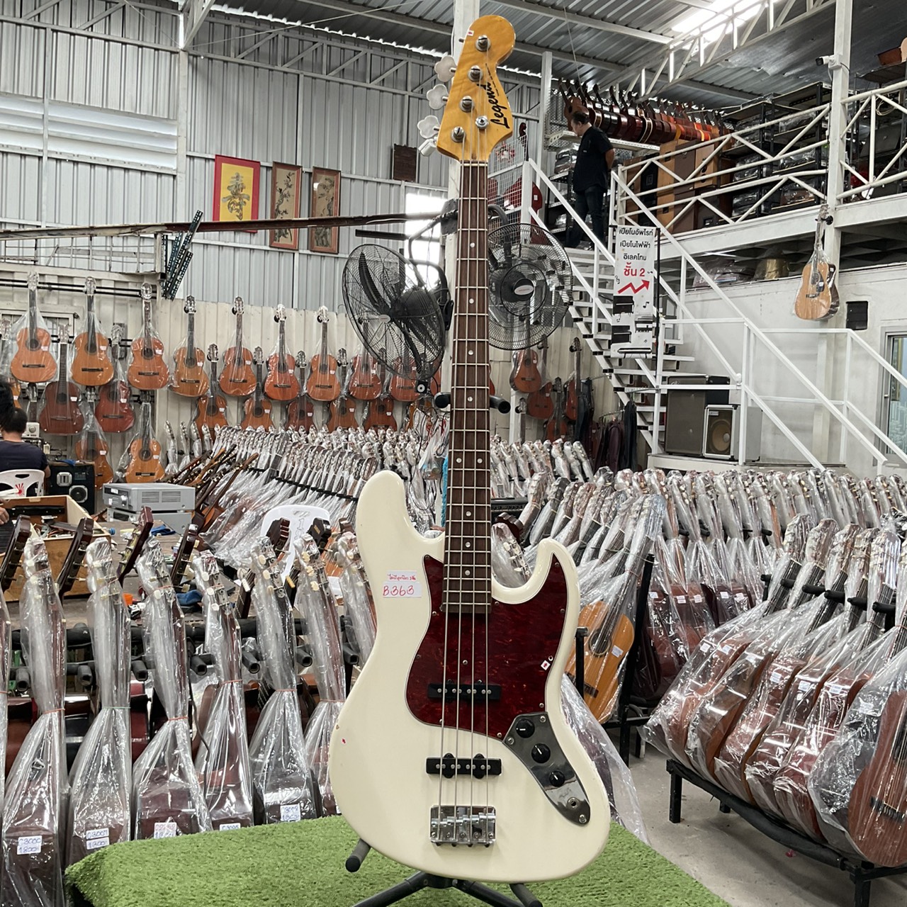 กีต้าร์เบส Legend