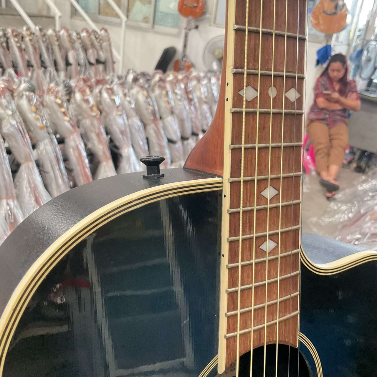 กีต้าร์โปร่งไฟฟ้า Legend : LMB-38