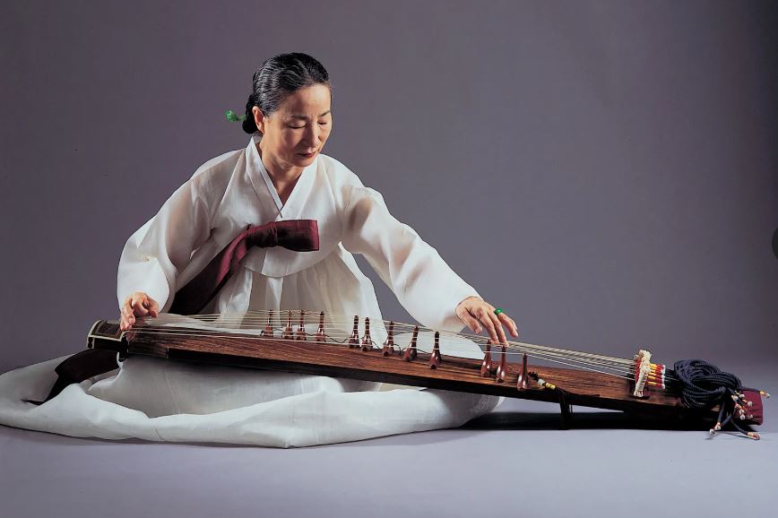 พิณเกาหลี คายากึม 가야금은 Gayageum Traditional Korean Musical Instrument