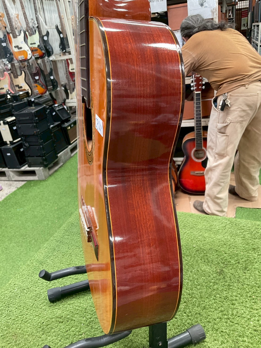 กีต้าร์คลาสสิค ยี่ห้อตามภาพ