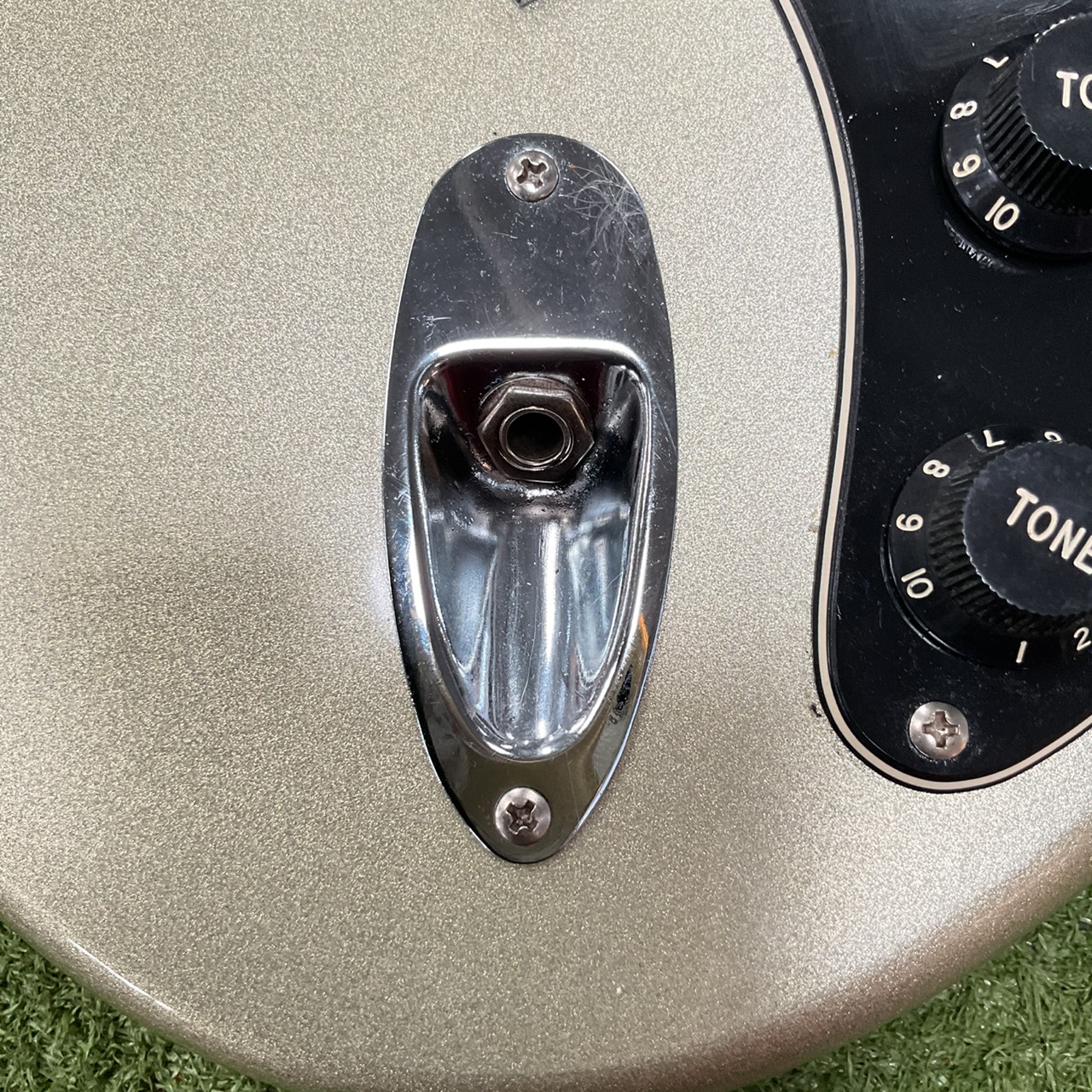 กีต้าร์ไฟฟ้า Mavis