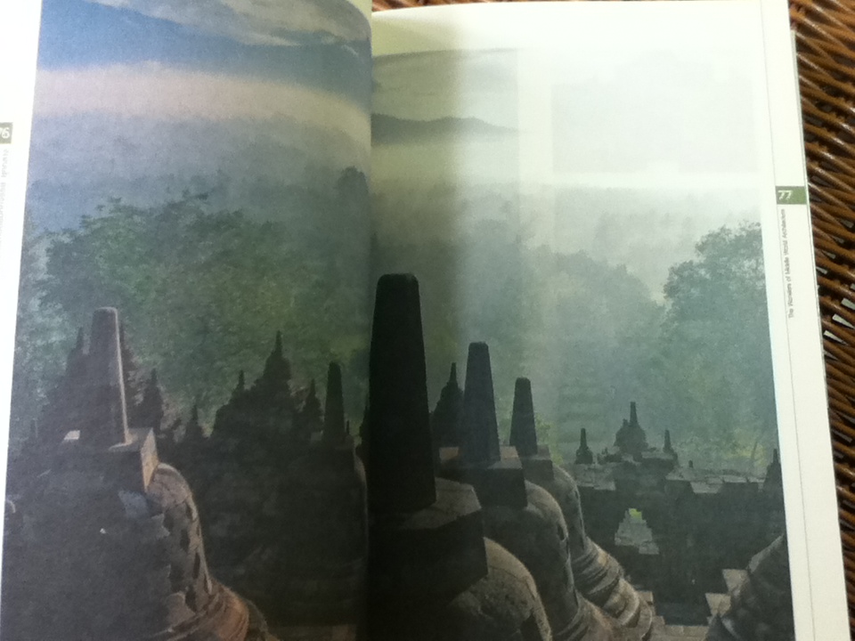 ท่องโลกสถาปัตย์มหัศจรรย์ยุคกลาง/ วรวุฒิ สารพันธ์