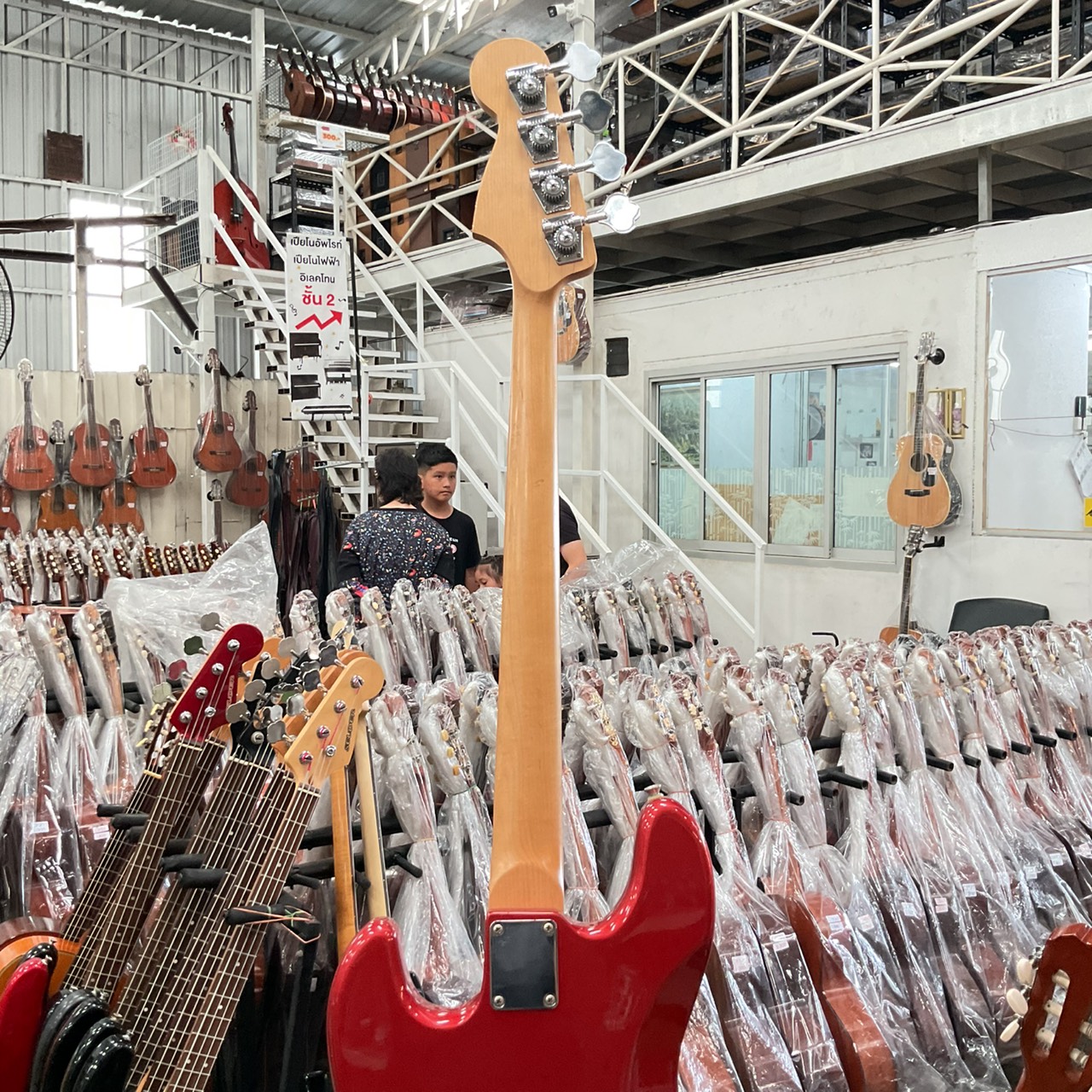 กีต้าร์เบส Legend