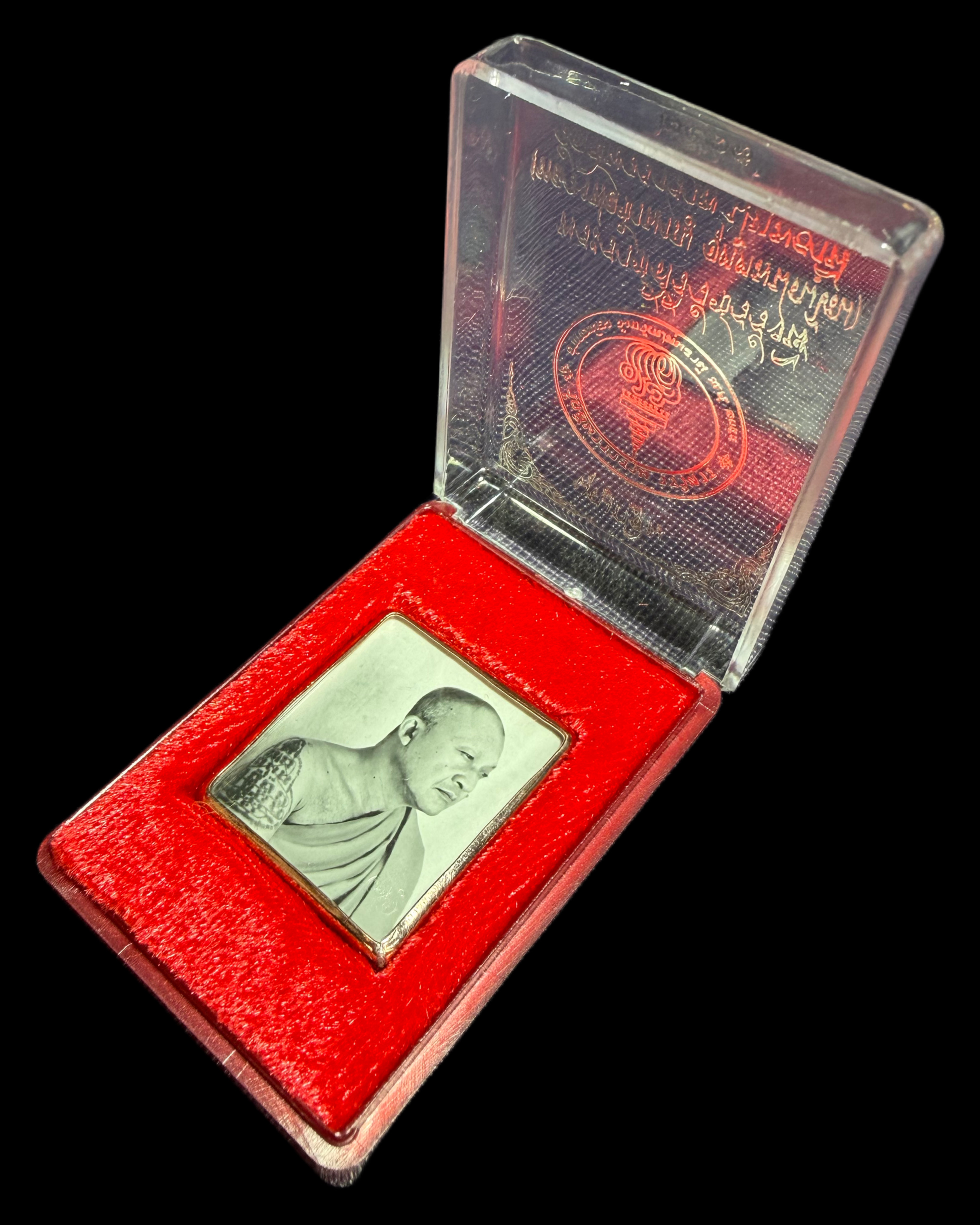 รูปถ่ายหลวงพ่อชำนาญฟิล์มกระจกโบราณ (รุ่น:กองบุญกฐิน2568,หลังเกศา) Luang Por Chamnan’s Wet-Plate Collodion Portrait. (series:kathina merit fund 2568,with Luang Por Chamnan’s hairs) SKU-04065