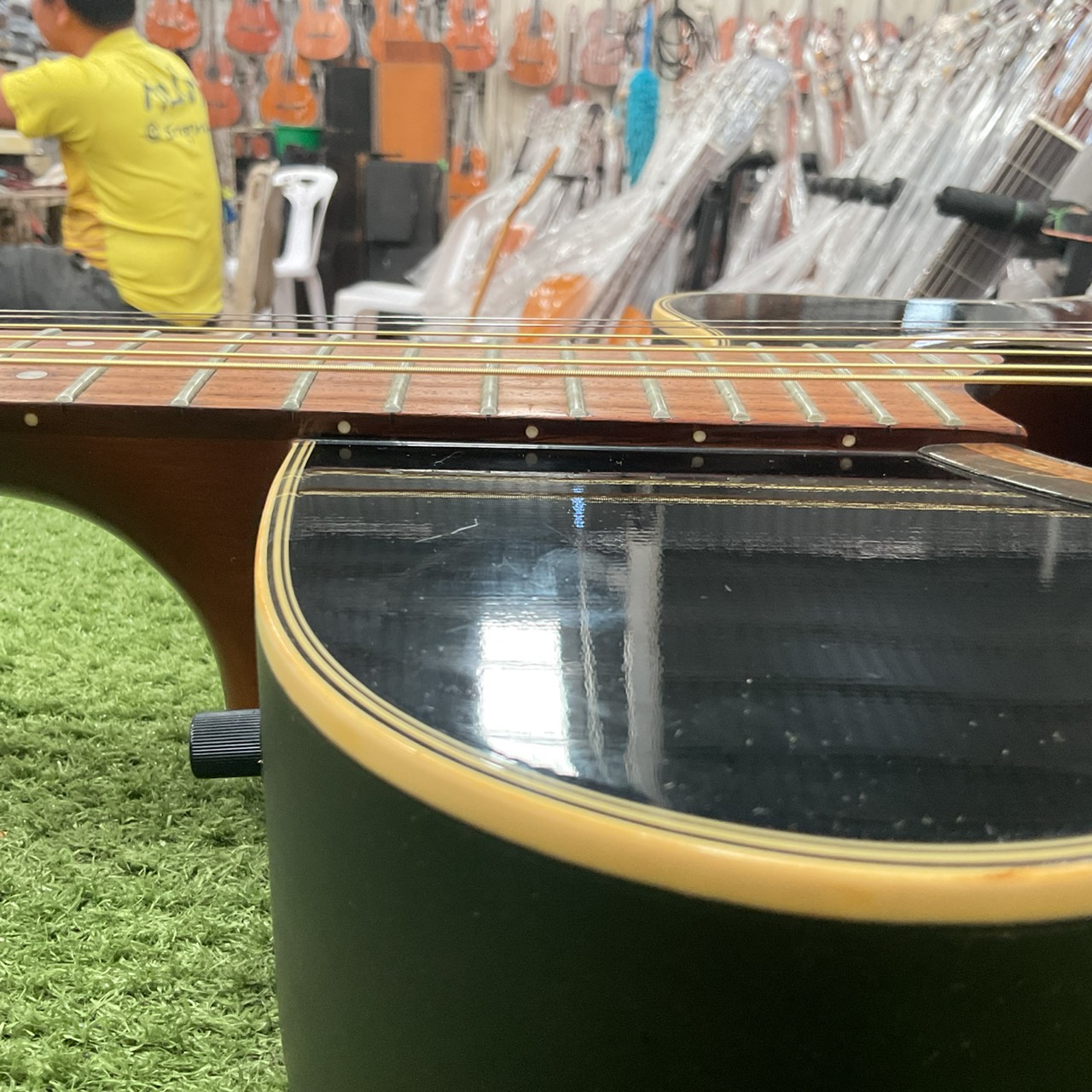 กีต้าร์โปร่งไฟฟ้า YAMAHA : APX-6S