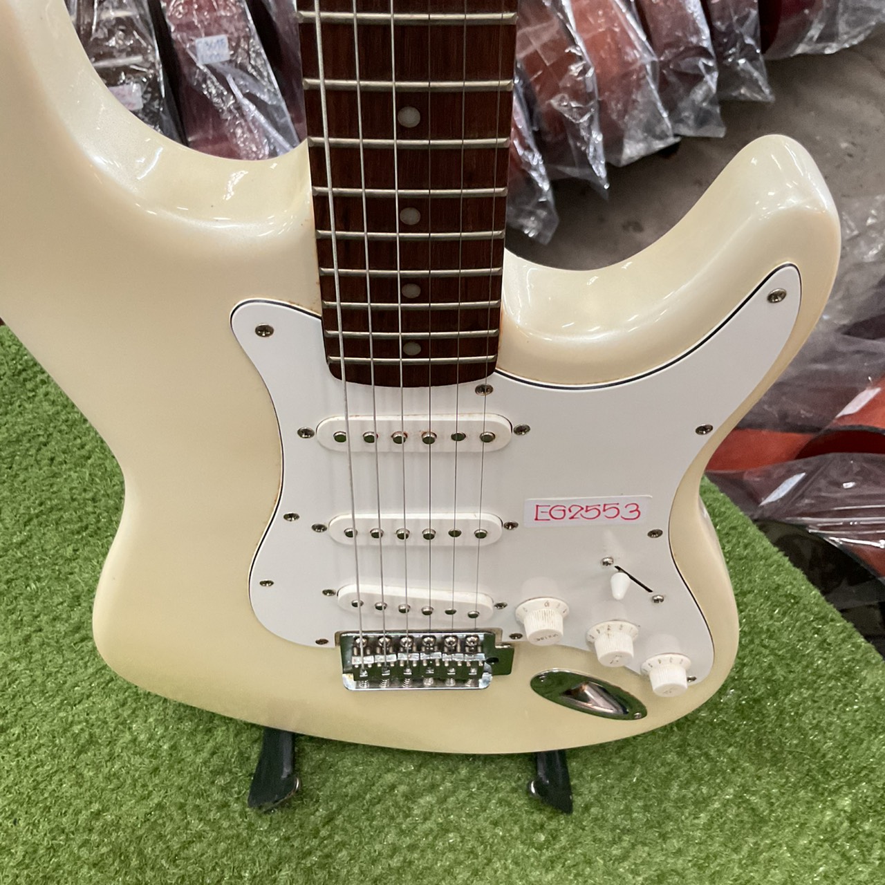 กีต้าร์ไฟฟ้า Mavis