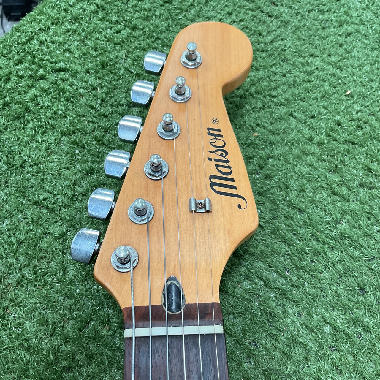 กีต้าร์ไฟฟ้า Maison