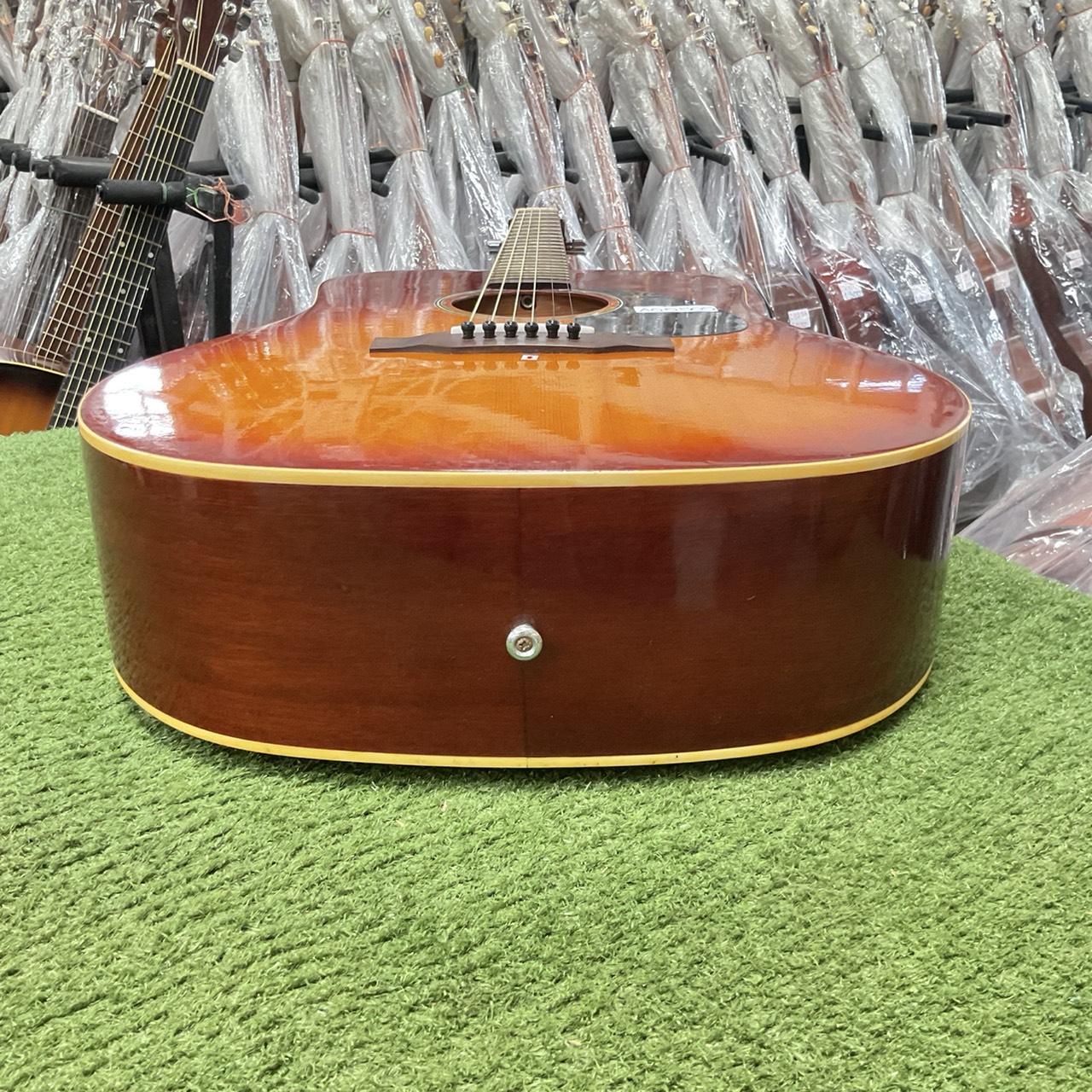 กีต้าร์โปร่ง Aria : ADW-80 VS