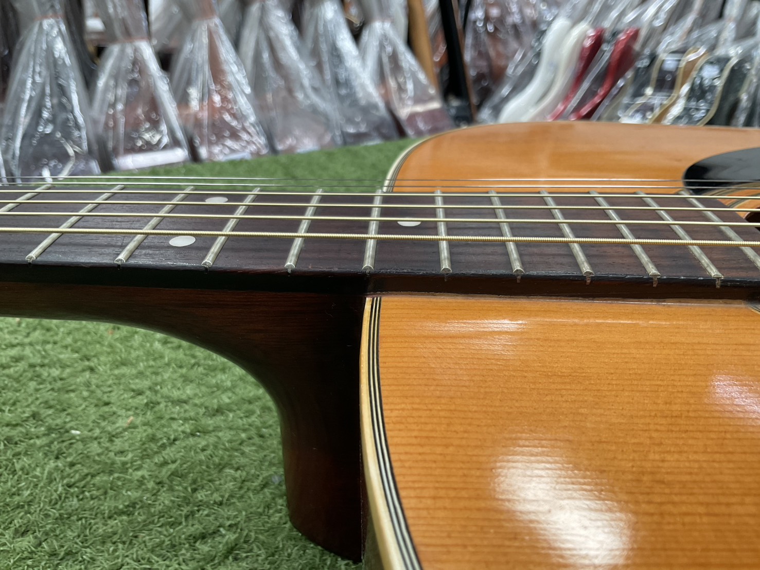 กีต้าร์โปร่ง Phenix : W130