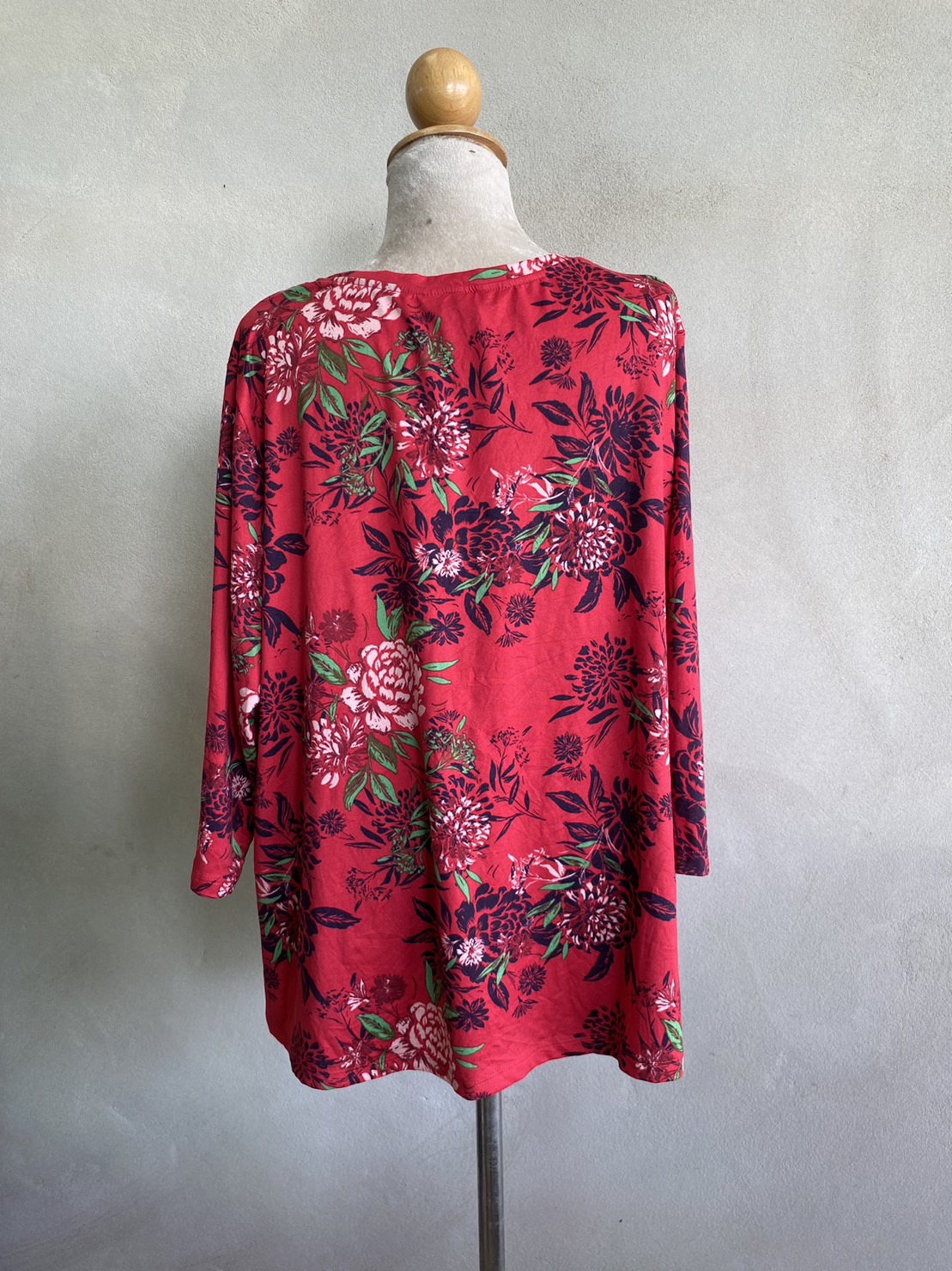 FF04543 เสื้อผ้ามือสอง สีแดงลาย แบรนด์ the pioneer woman อก 46-52 นิ้ว