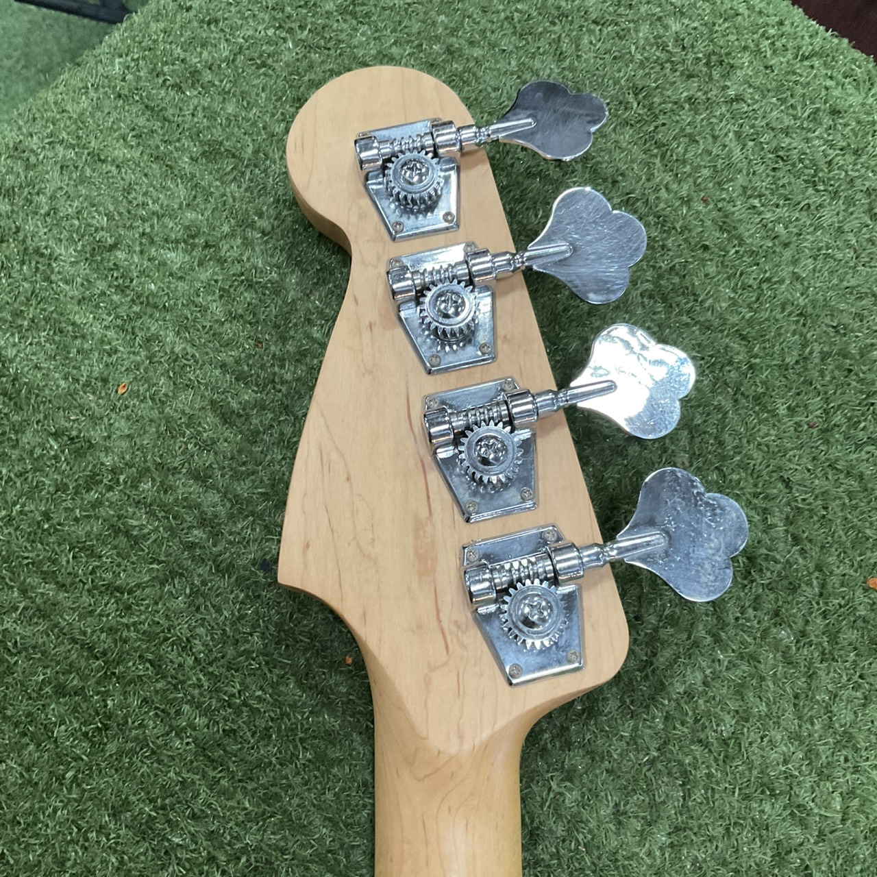 กีต้าร์เบส BUSKER'S