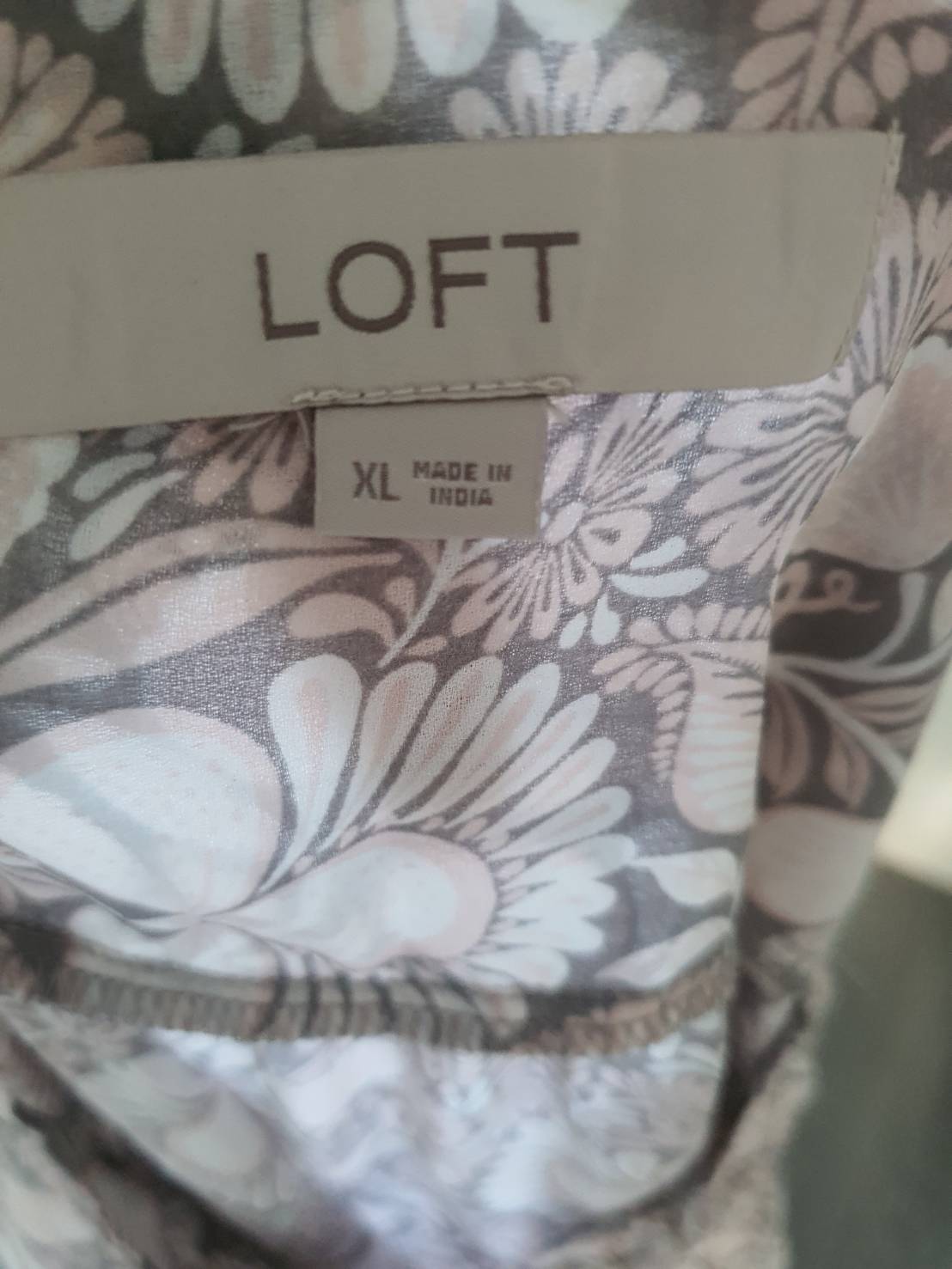 FF05717 เสื้อแฟชั่น ชีฟอง ลายดอกไม้ แบรนด์ LOFT อก 50 นิ้ว