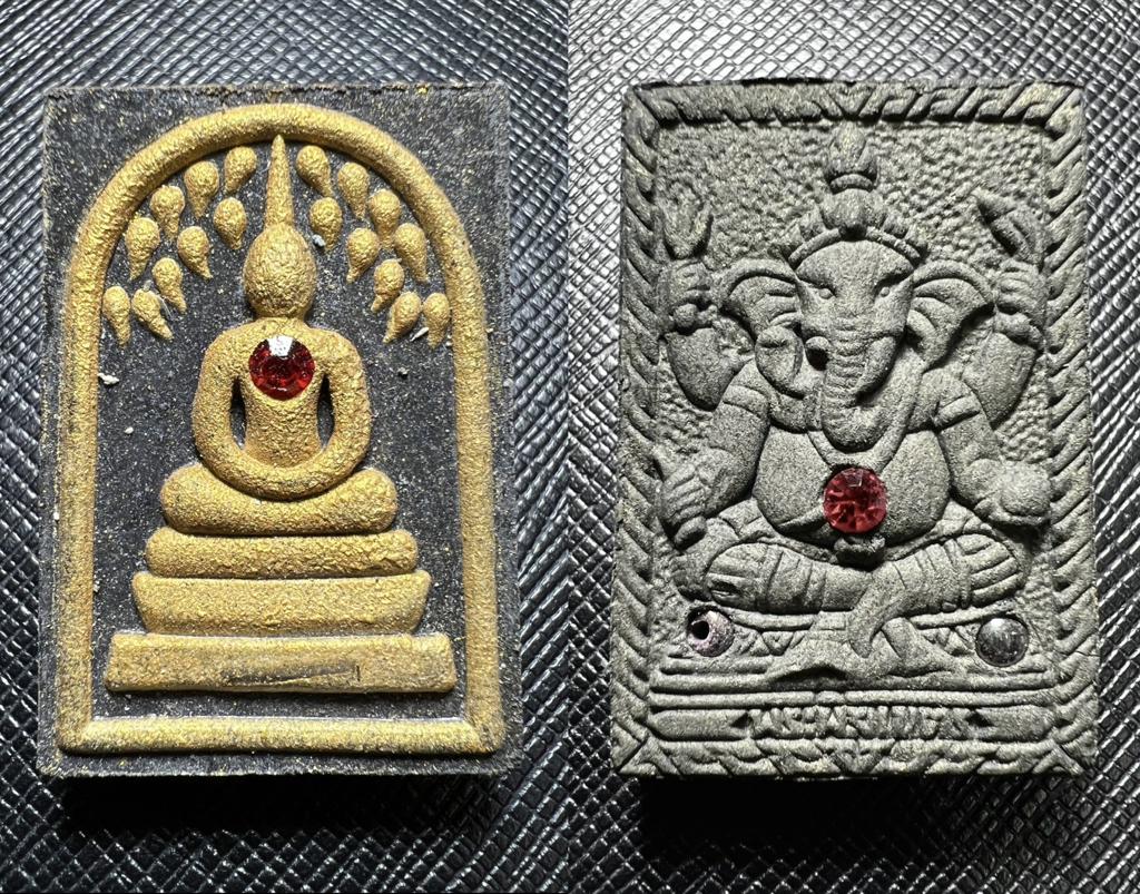 พระสมเด็จปรกโพธิ์ (เนื้อผงใบลานสีดำ, ฝังตะกรุด) Phra Somdej Prokpho (Black palm leaf powder, Embedded with Takrud). SKU-03272