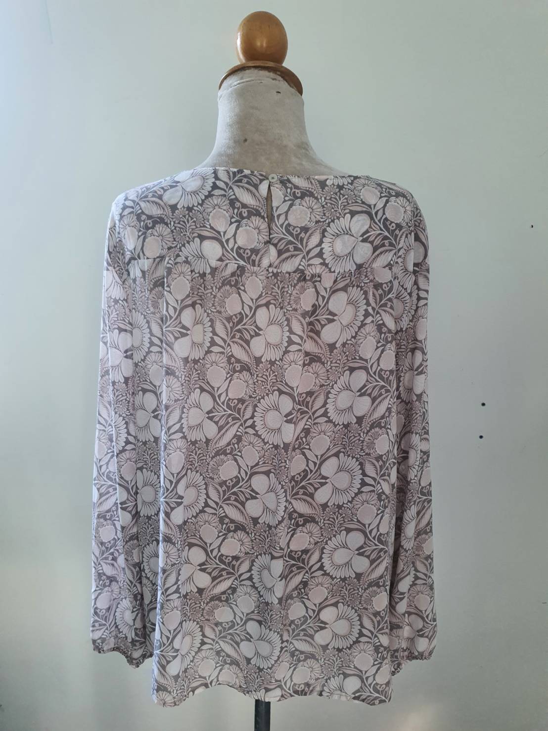 FF05717 เสื้อแฟชั่น ชีฟอง ลายดอกไม้ แบรนด์ LOFT อก 50 นิ้ว