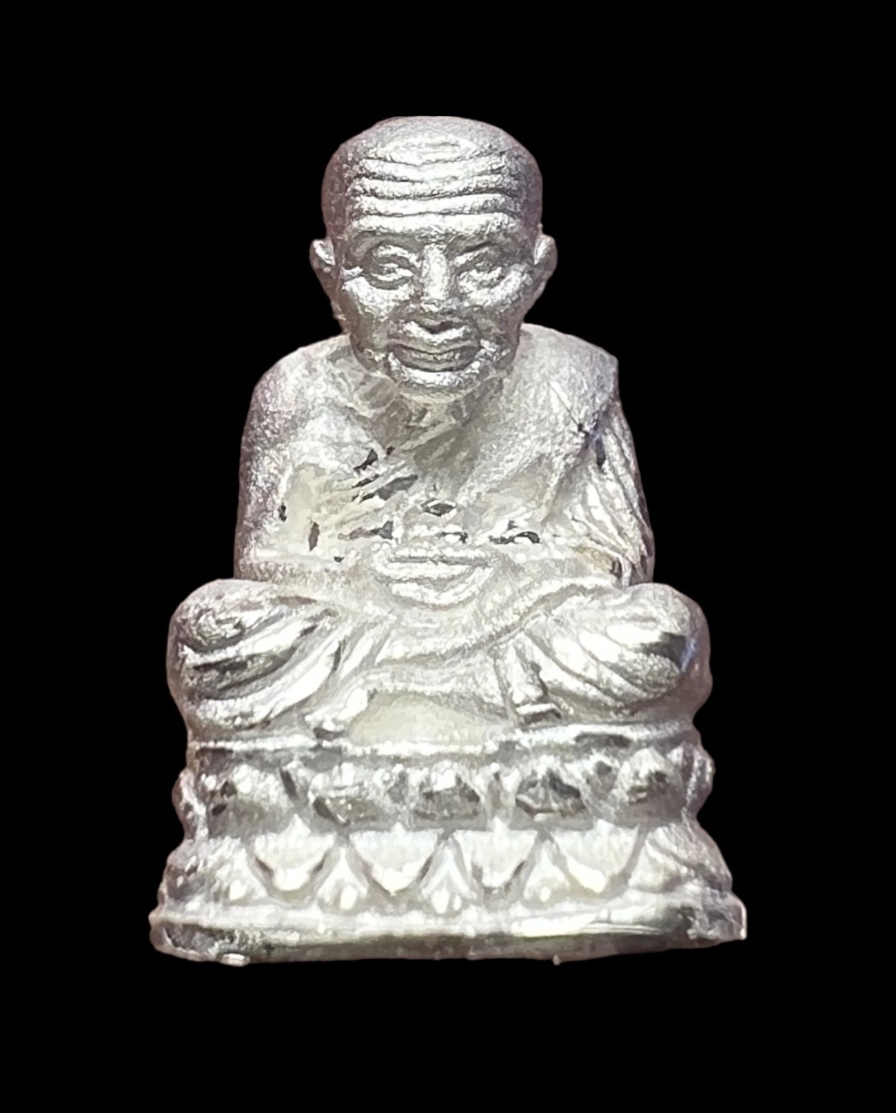 หลวงพ่อทวด ลอยองค์ 104 ปี (พิมพ์เล็ก, เนื้อเงินขัดเงา) Luang Pu Thuat Statue 104 Year (Small size, Silver) SKU-02368