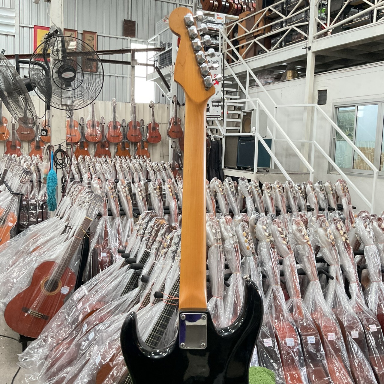 กีต้าร์ไฟฟ้า PRO Session by R.H.SOUND