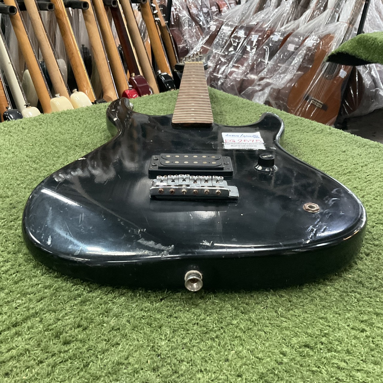 กีต้าร์ไฟฟ้า Birth : KY-01 สินค้าไม่พร้อมใช้งาน (ต้องซ่อม)