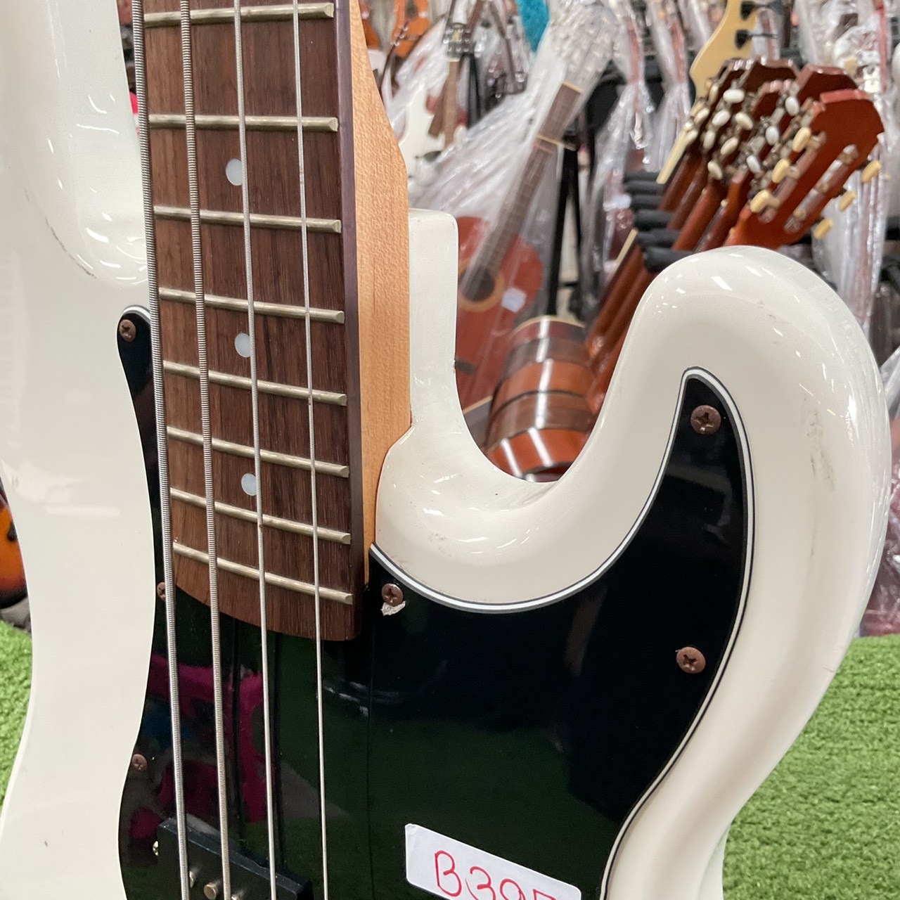 กีต้าร์เบส SELDER