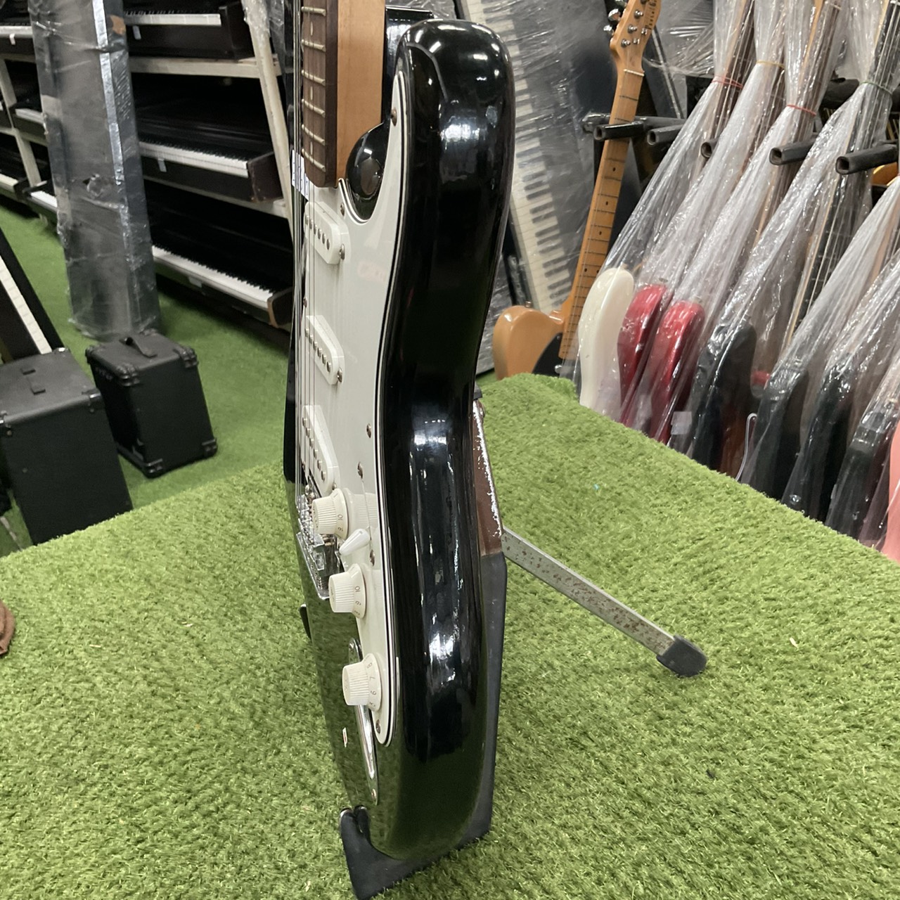 กีต้าร์ไฟฟ้า Maison