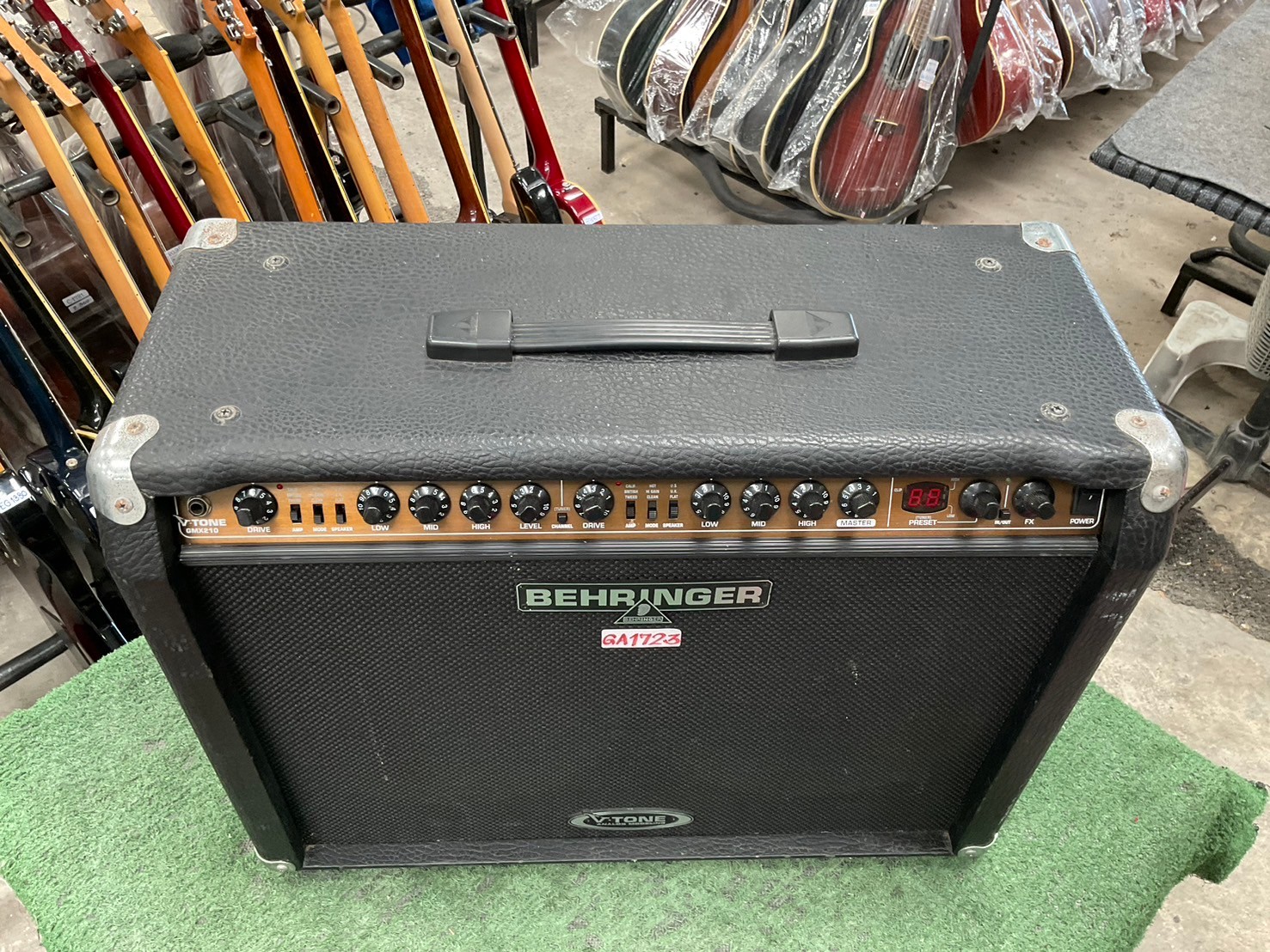 แอมป์กีต้าร์ BEHRINGER : V-TONE GMX210
