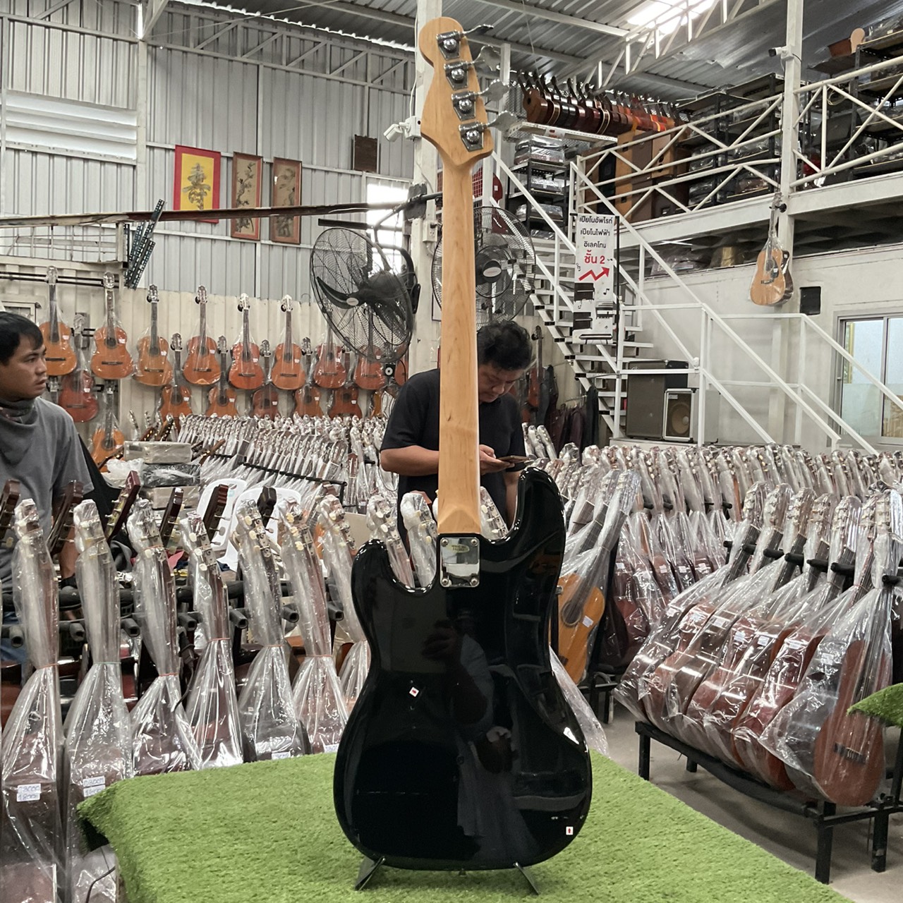 กีต้าร์เบส BUSKER'S