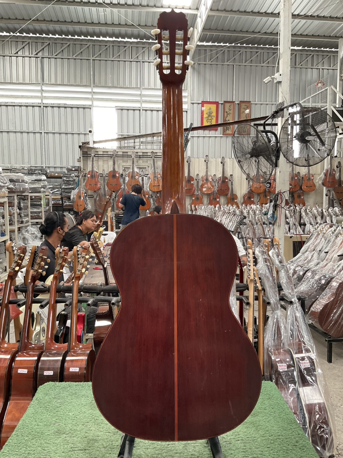 กีต้าร์คลาสสิค ยี่ห้อตามภาพ