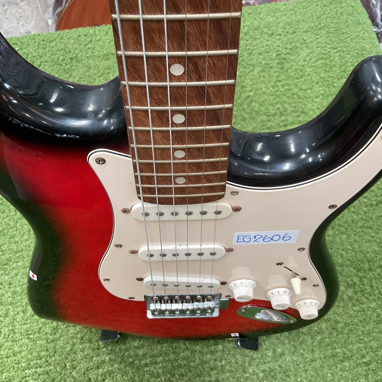 กีต้าร์ไฟฟ้า Mavis