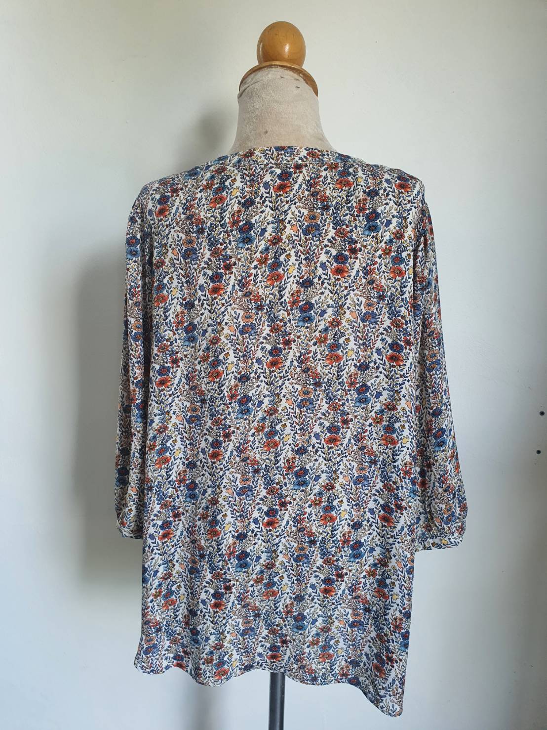 FF05364 เสื้อผ้ามือสอง ชีฟอง ลายดอกไม้ แบรนด์ ROSE & OLIVE อก free-45 นิ้ว