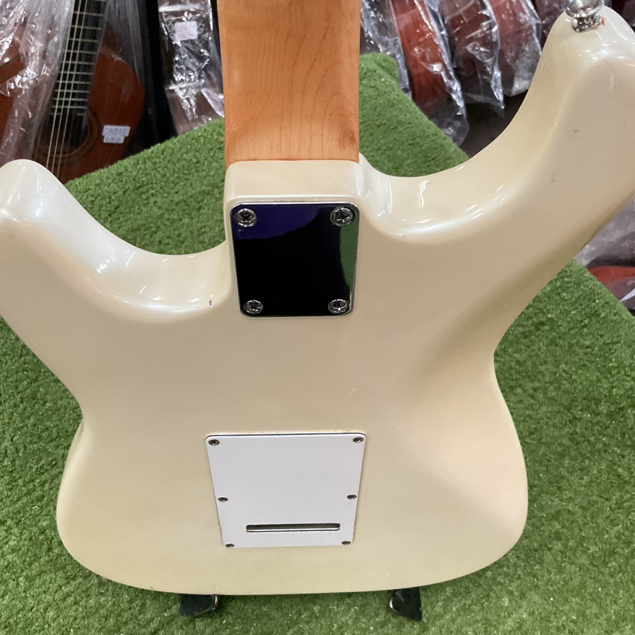 กีต้าร์ไฟฟ้า Mavis