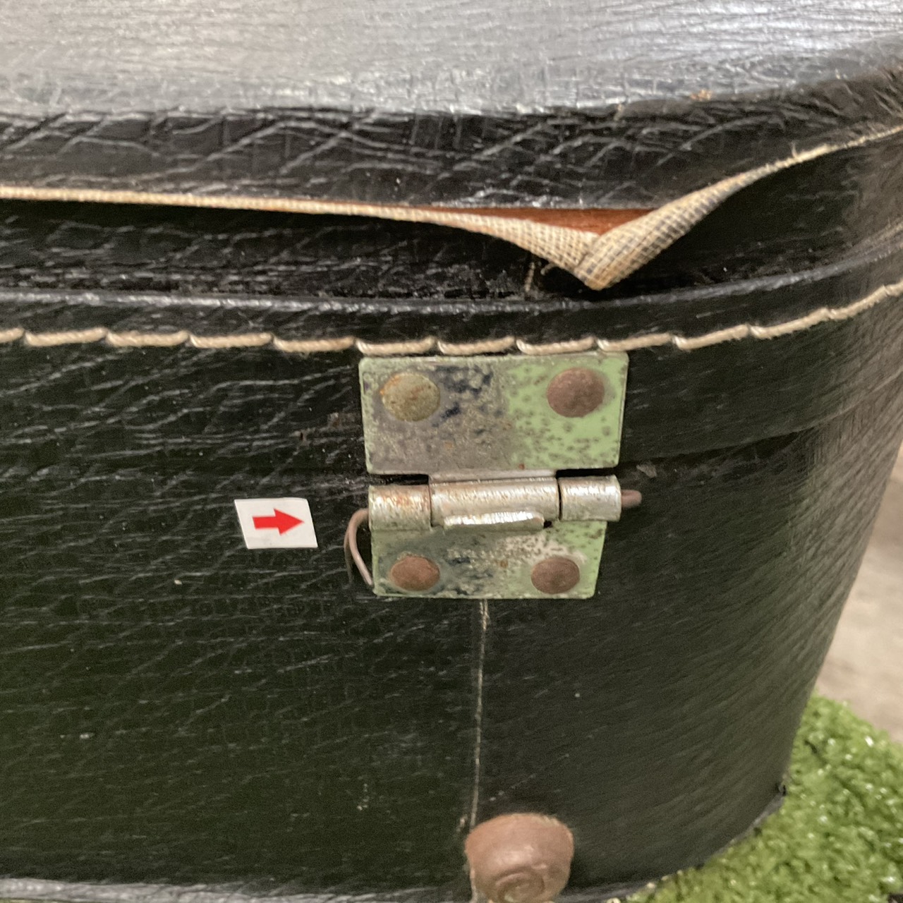 กล่องเคสกีต้าร์โปร่ง