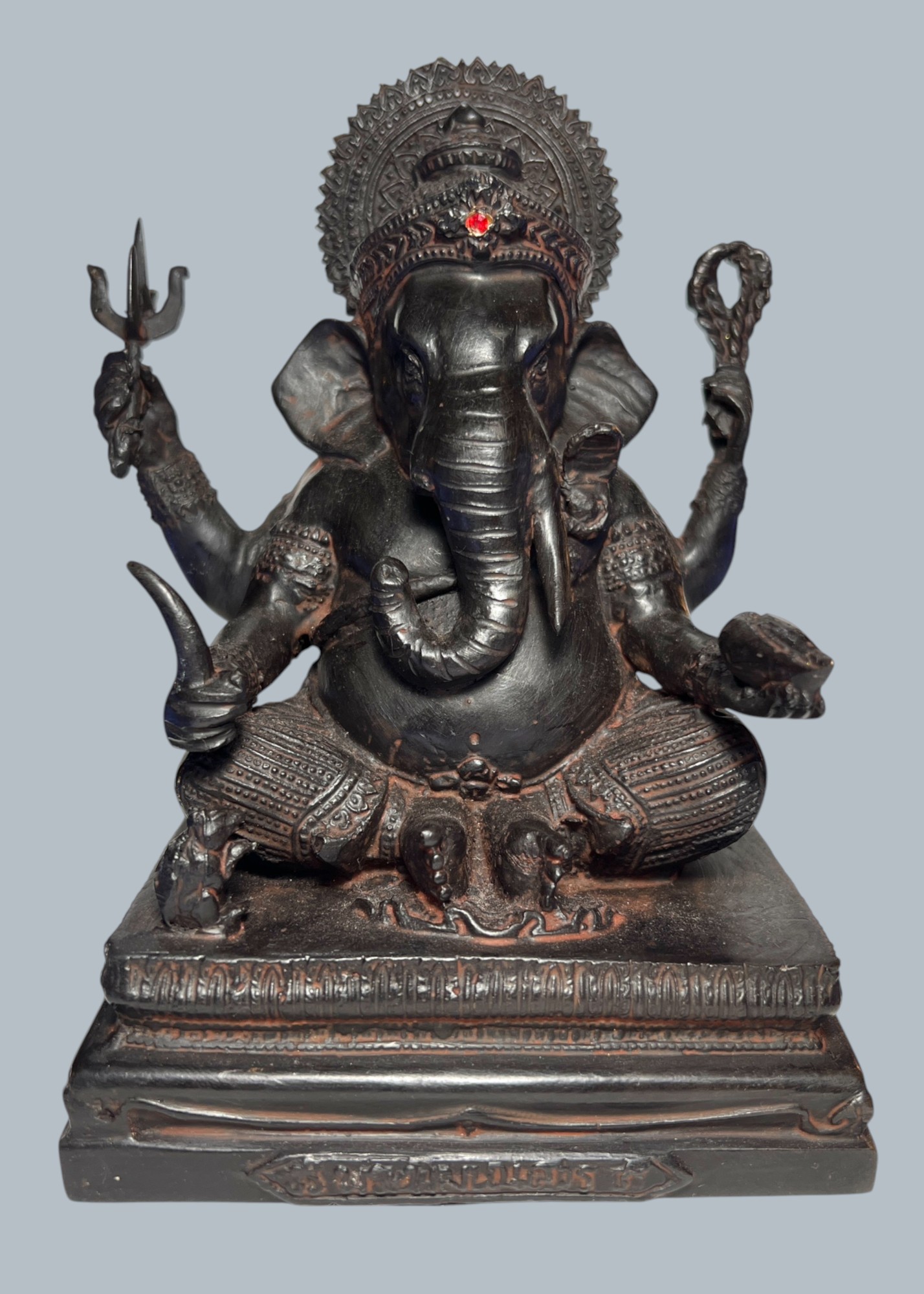 พระพิฆเนศวร (ขนาดบูชารมดำ, ปางนั่งประทานพร) Ganesha. (altar statue, black plated, seated in bestowing blessings posture) SKU-03770