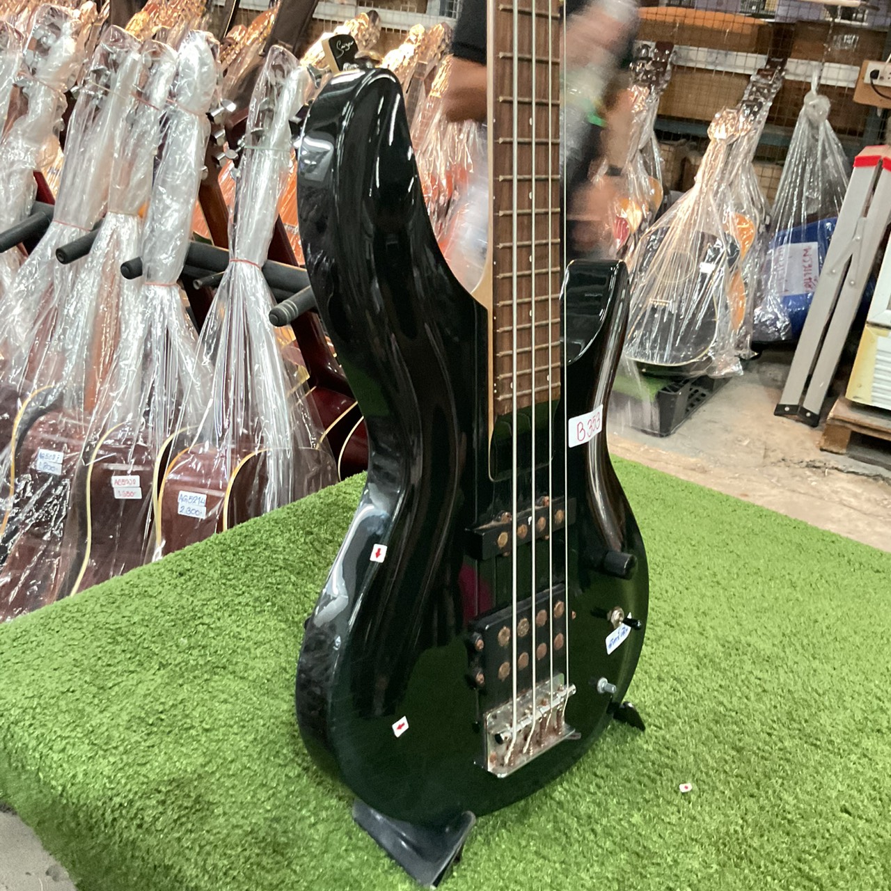 กีต้าร์เบส Aria Pro II