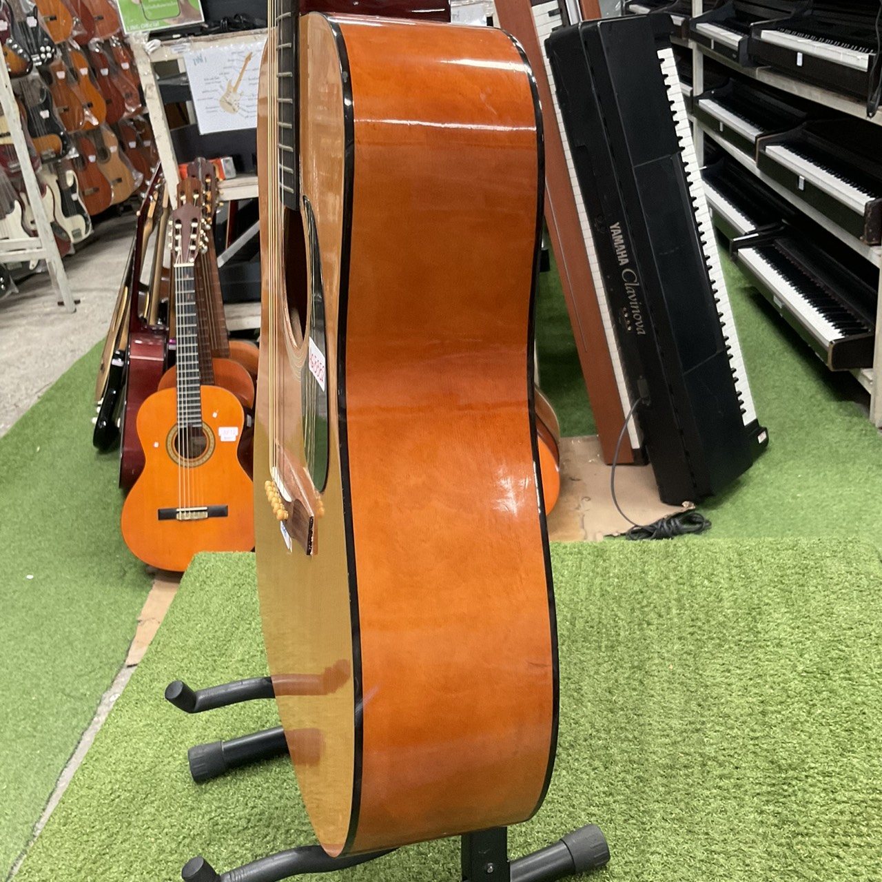 กีต้าร์โปร่ง Serena