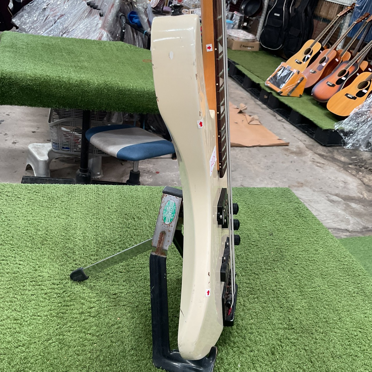 กีต้าร์เบส STRAINER : JS