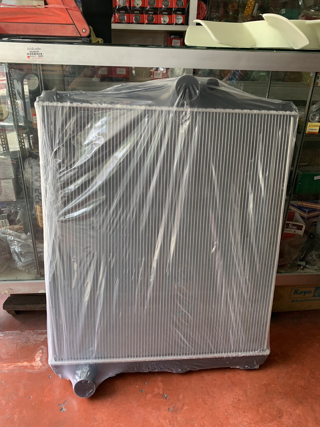 หม้อน้ำ ISUZU FV1J 380 แรง ไฟเบอร์ หัวสูง ไม่มีขอบ