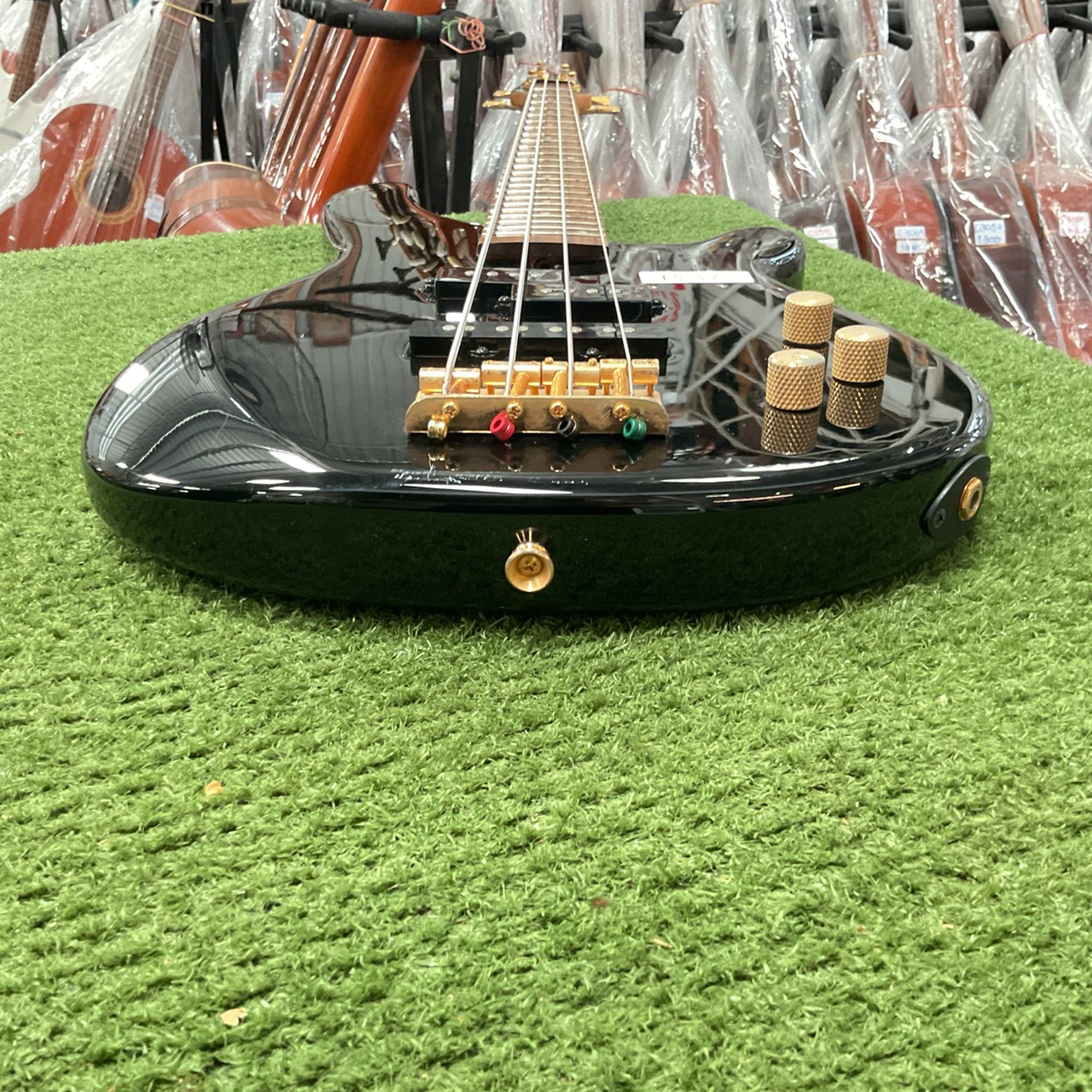 กีต้าร์เบส FERNANDES