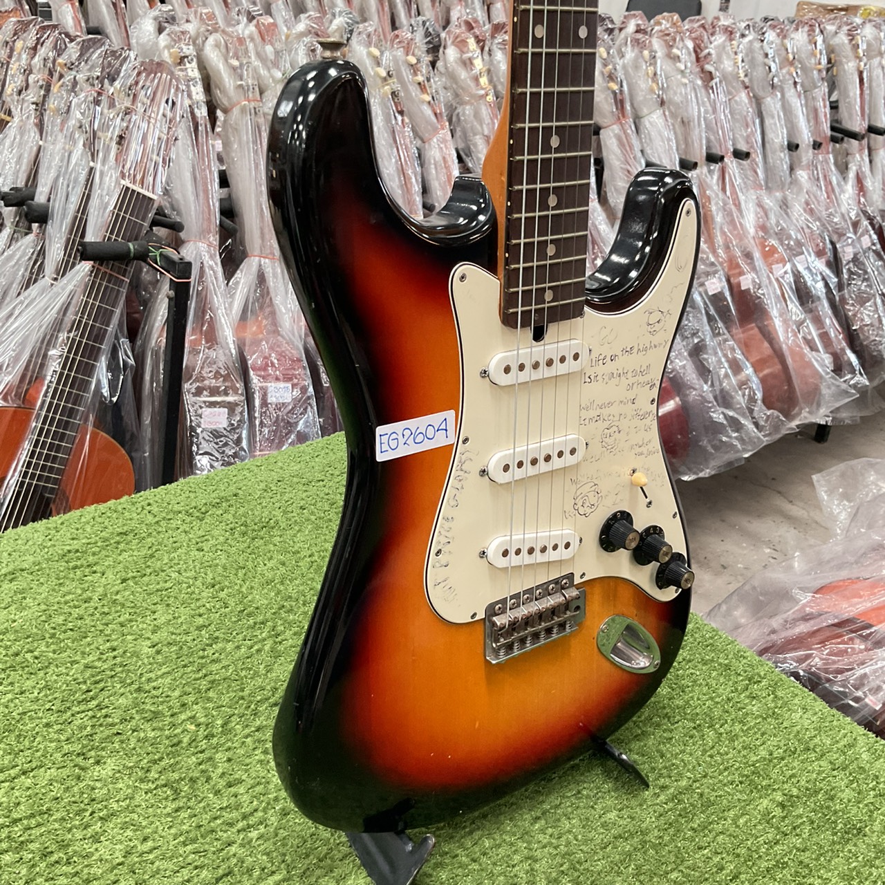 กีต้าร์ไฟฟ้า HOLLY : SPLENDOR