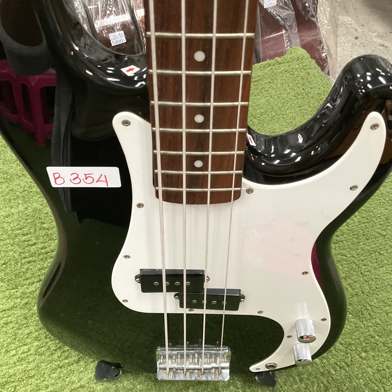 กีต้าร์เบส BUSKER'S