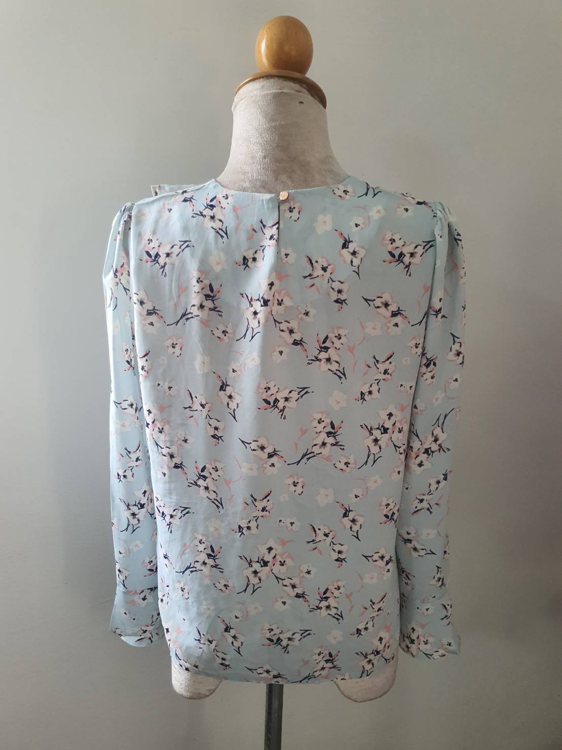 FF06440 เสื้อผ้ามือสอง ชีฟอง สีฟ้าอ่อน อก 37 นิ้ว