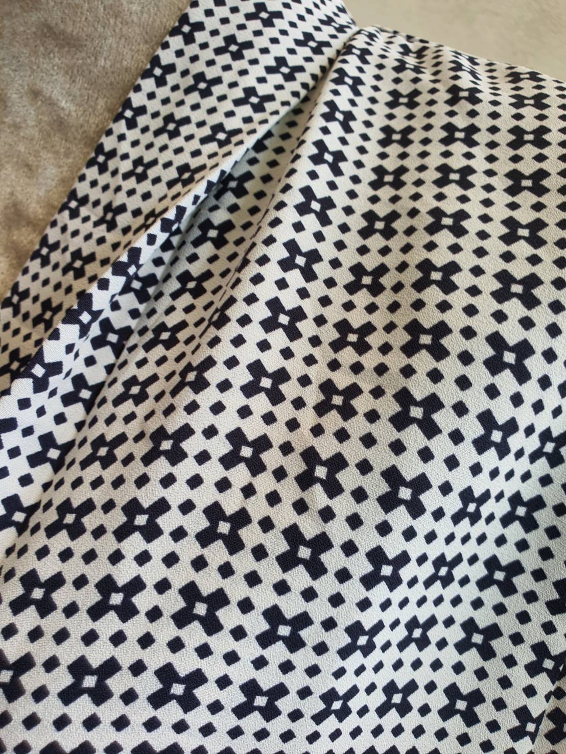 FF05045 เสื้อผ้าชีฟอง สีขาวลายดำ มือสอง แบรนด์ ANN TAYLOR อก free-48 นิ้ว
