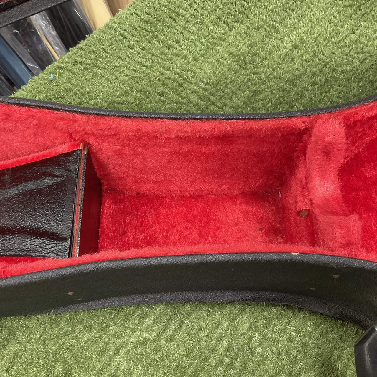 กล่องเคสกีต้าร์โปร่ง